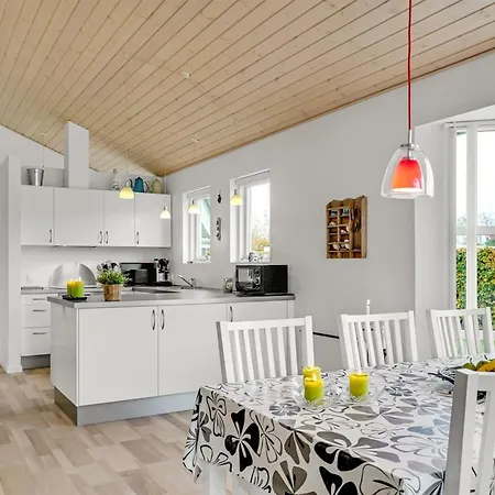 Ayen - 1-5km From The Sea By Interhome Hals
